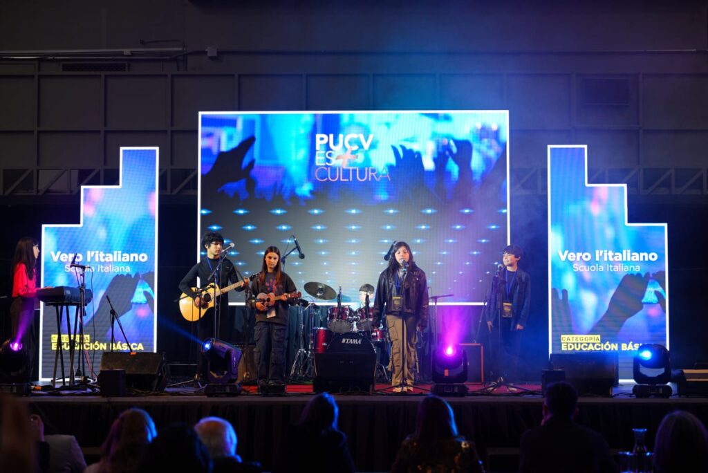 Estudiantes representan a la Scuola en el Festival de Bandas PUCV 2025