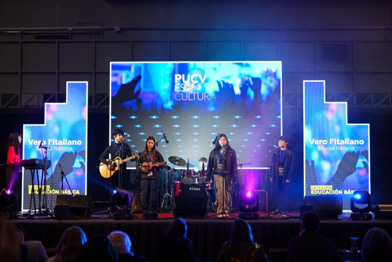 Estudiantes representan a la Scuola en el Festival de Bandas PUCV 2025