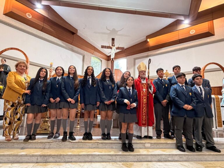 Dodici studenti della Scuola Italiana Arturo Dell’Oro hanno ricevuto il Sacramento della Cresima