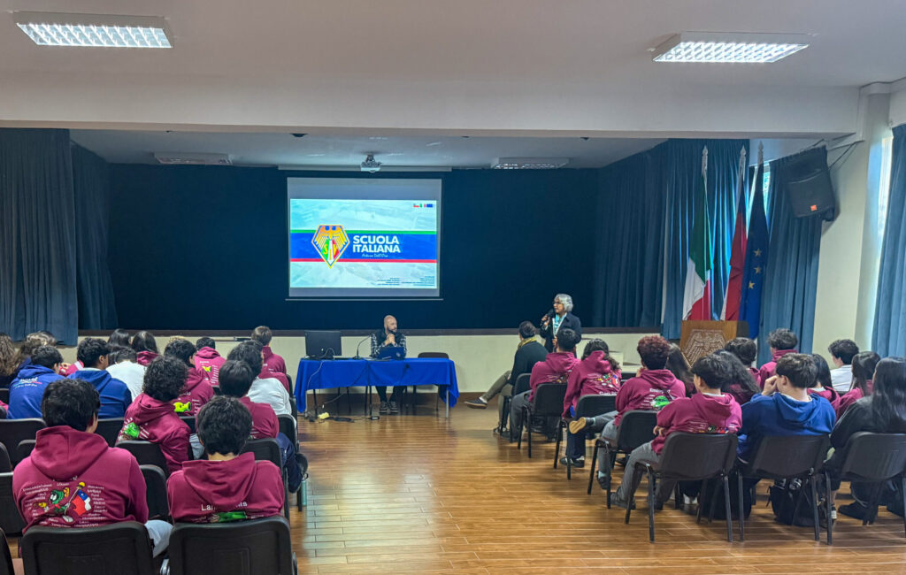 Estudiantes de IV Medio participan en charla informativa sobre preuniversitario y proceso de Maturità