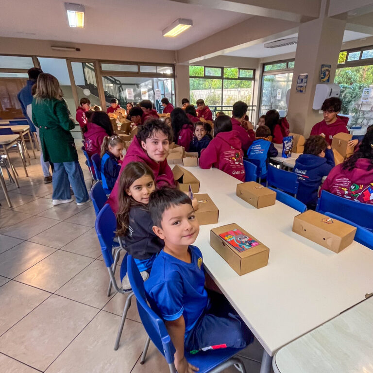Estudiantes de Giardino y IV Liceo participan en desayuno de apadrinamiento 